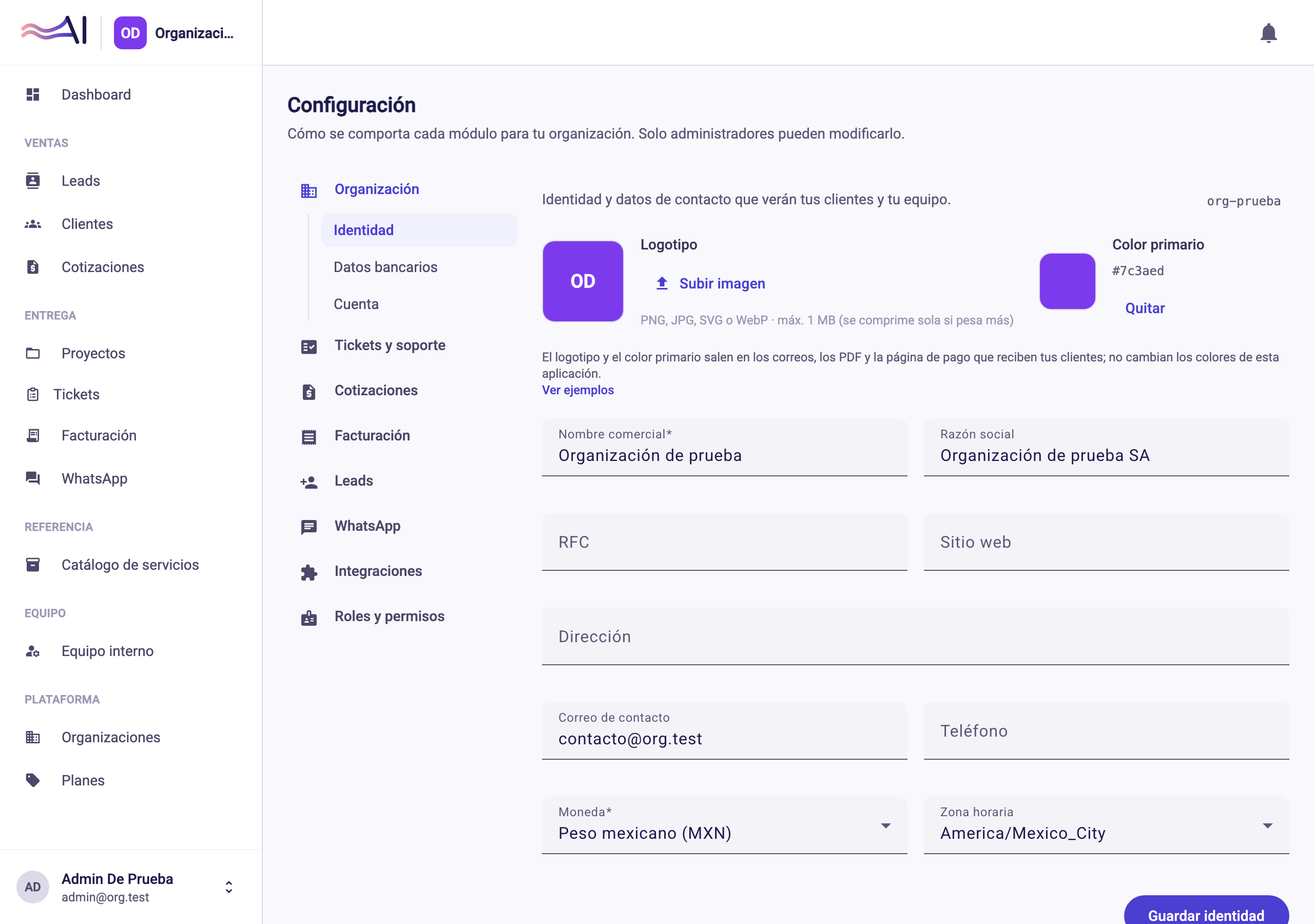 Configuración con la columna de secciones a la izquierda y el apartado Identidad abierto