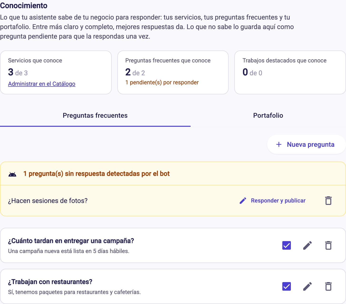 Pantalla Conocimiento con el resumen de lo que sabe el asistente y la lista de preguntas frecuentes